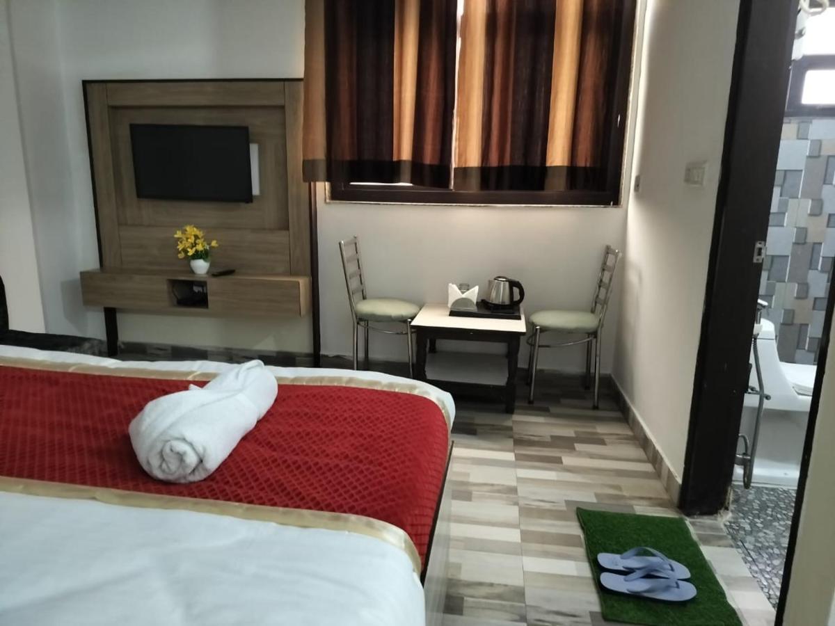 Hotel Clink New Delhi Airport Exterior foto