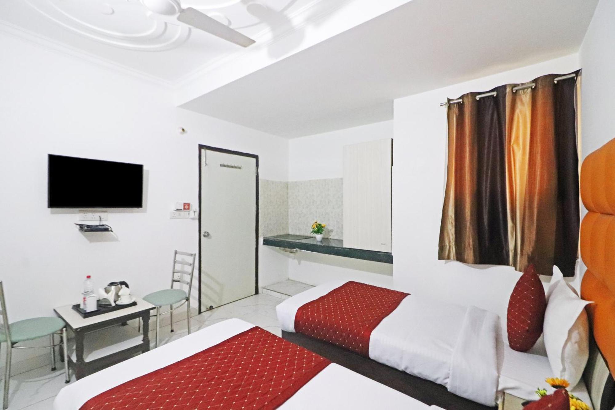 Hotel Clink New Delhi Airport Exterior foto