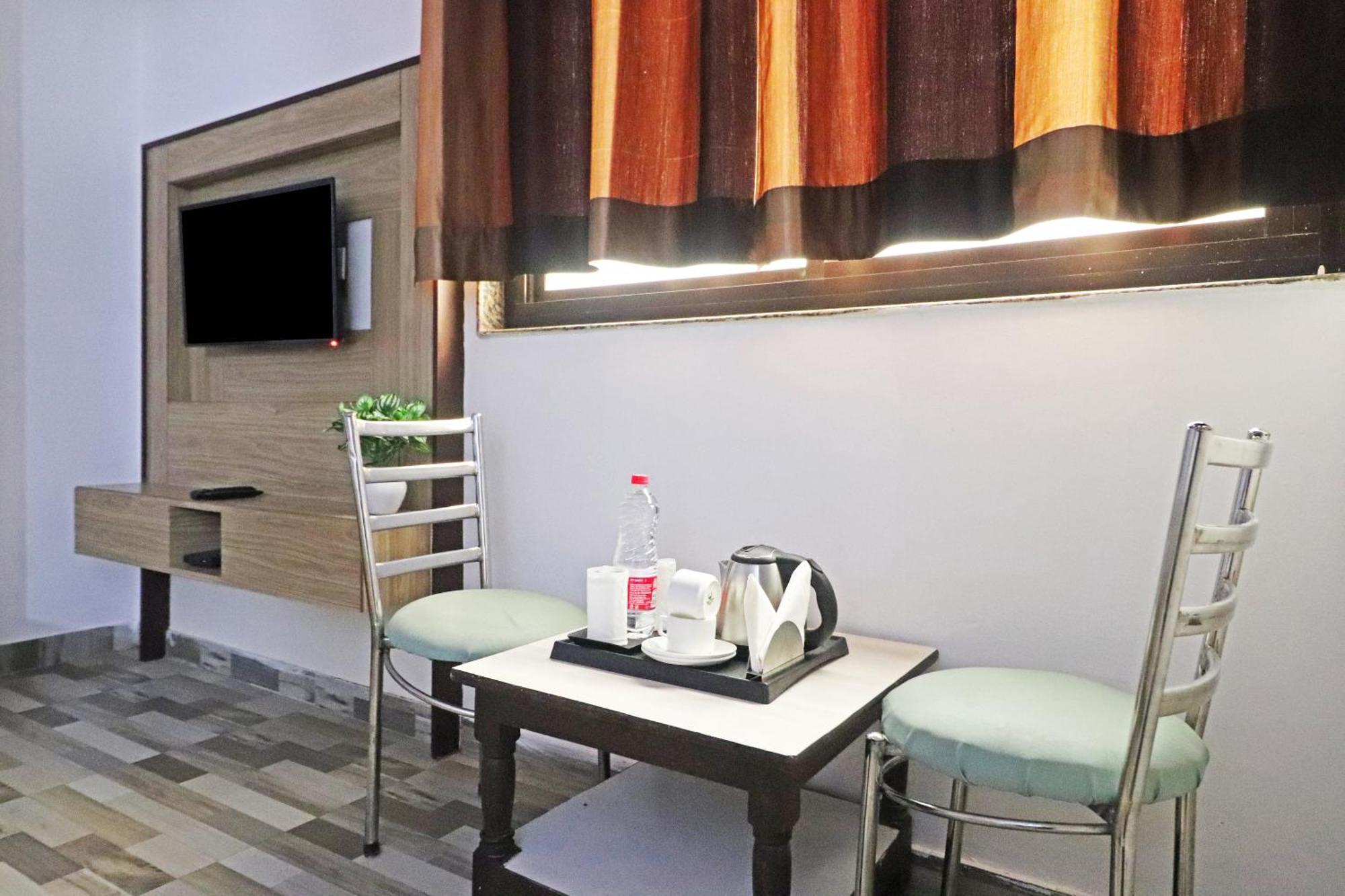 Hotel Clink New Delhi Airport Exterior foto