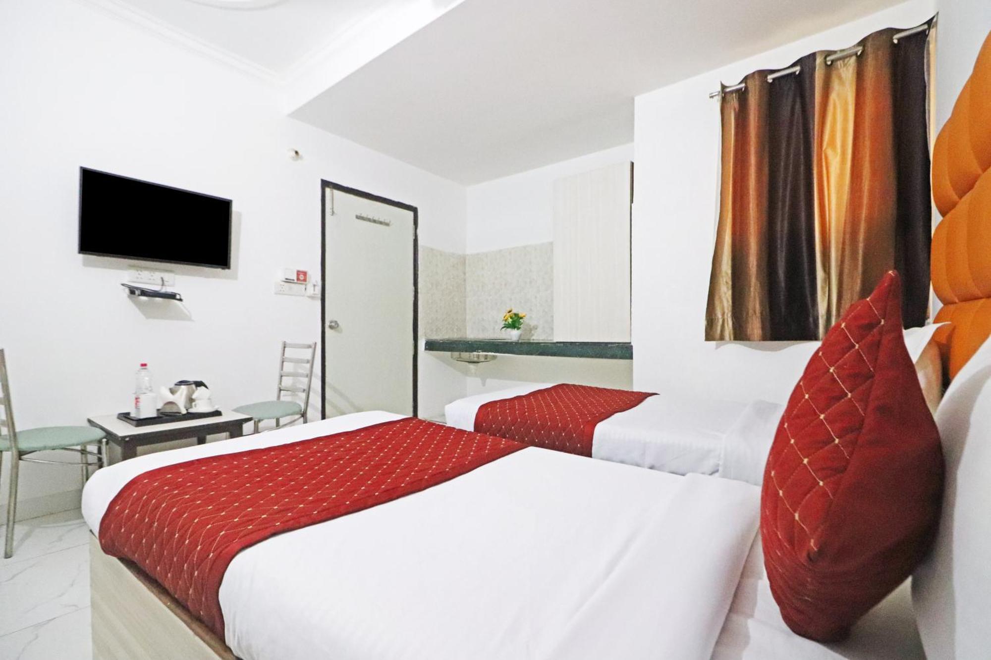 Hotel Clink New Delhi Airport Exterior foto