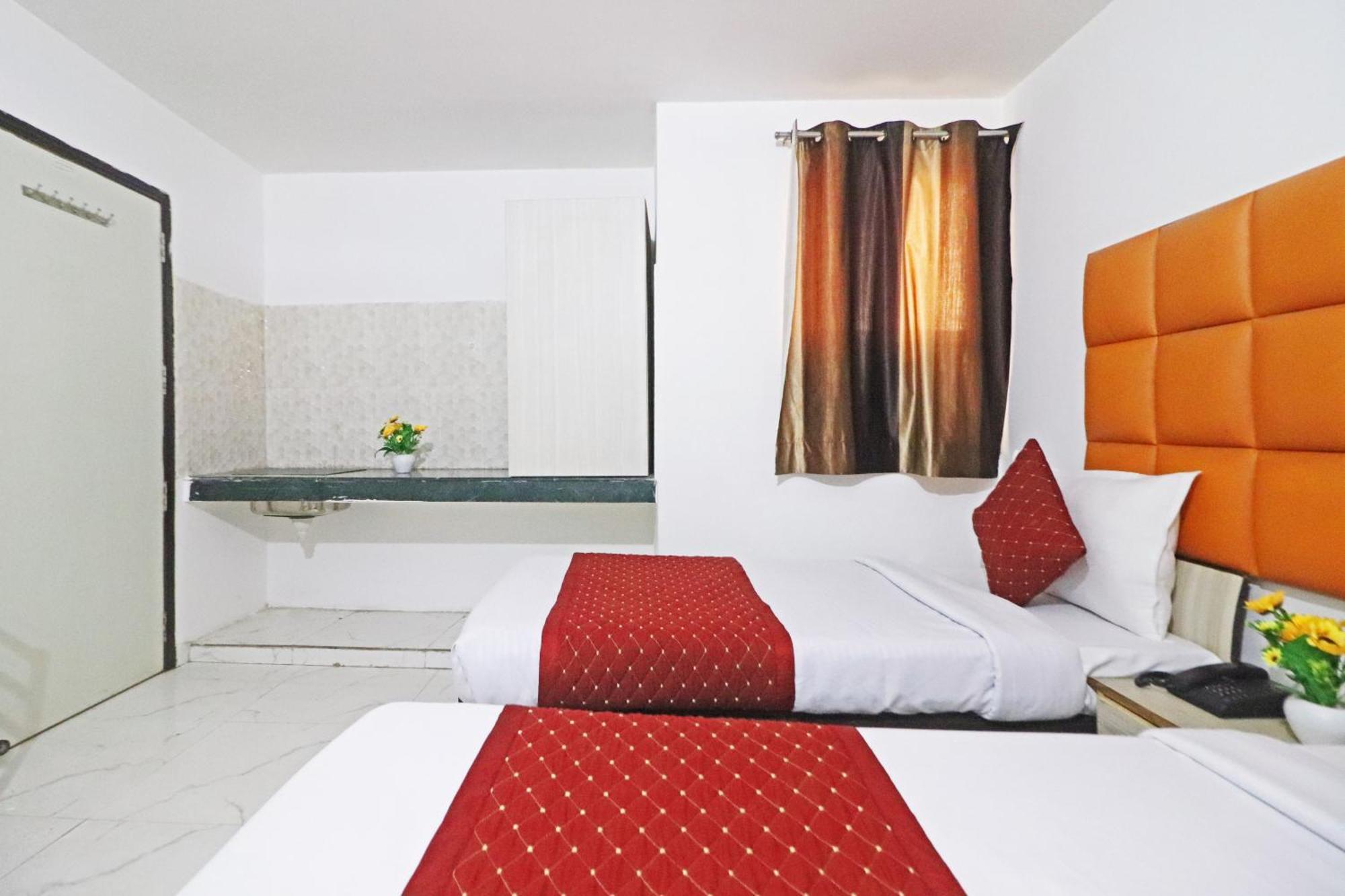 Hotel Clink New Delhi Airport Exterior foto