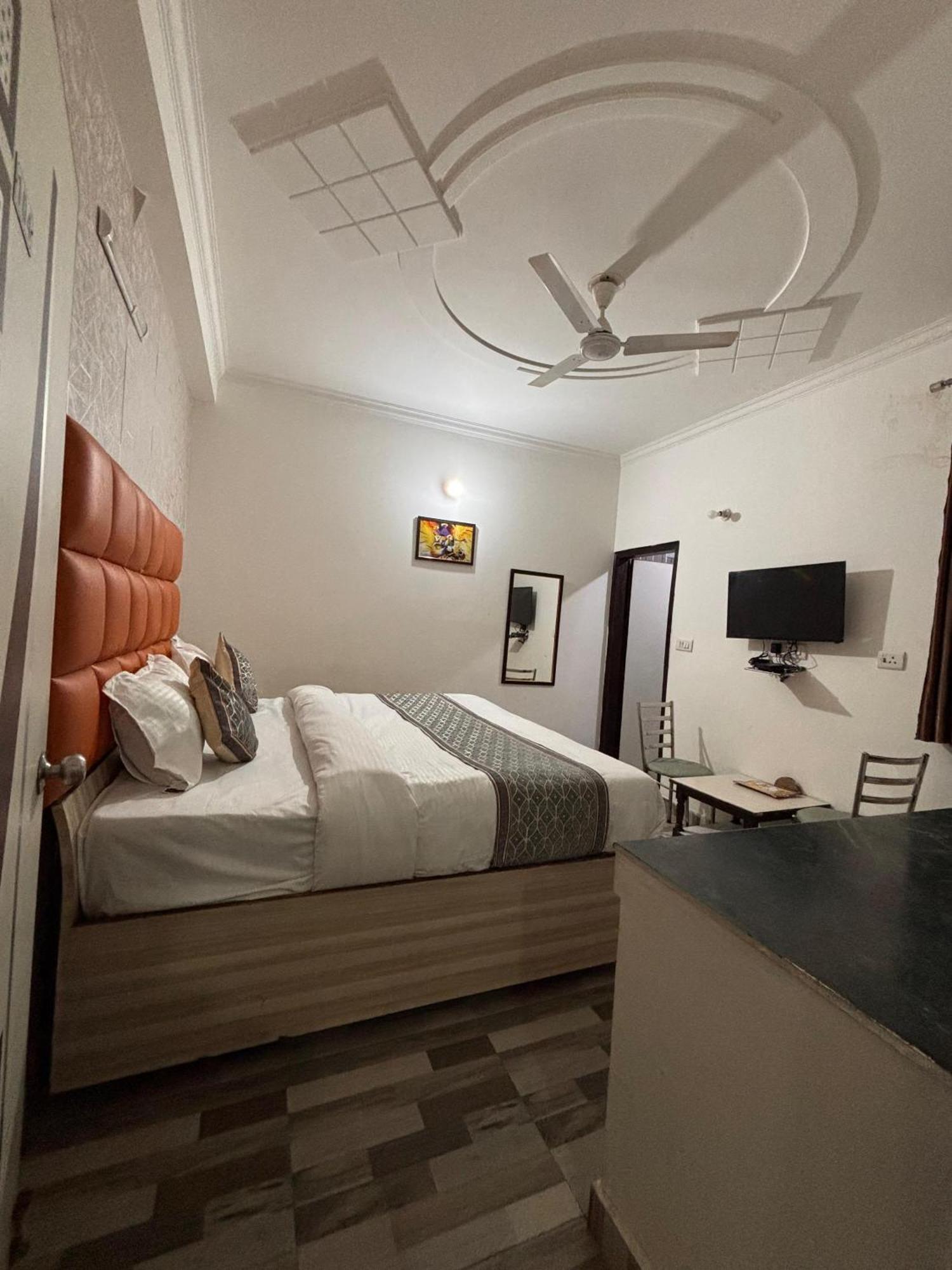 Hotel Clink New Delhi Airport Exterior foto